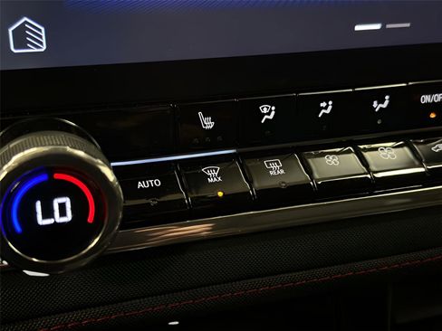 Used 2024 Chevrolet Colorado Z71 w/ Z71 Convenience Package 2 image 22