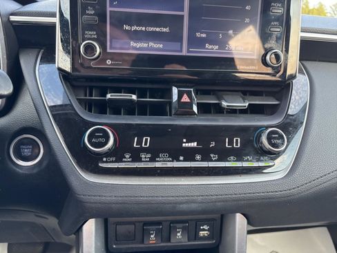 Used 2022 Toyota Corolla Cross XLE image 20