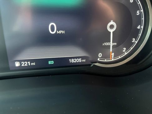 Used 2023 Genesis G70 2.0T image 11