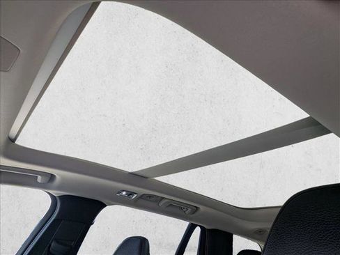 Used 2018 Volvo XC90 T6 Momentum w/ Convenience Package image 15