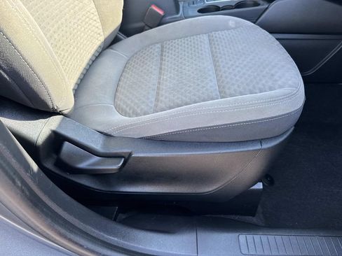 Used 2021 Ford Escape SE image 11