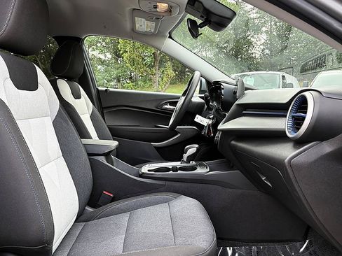 Used 2024 Chevrolet Trax LS w/ LS Convenience Package FWD image 13