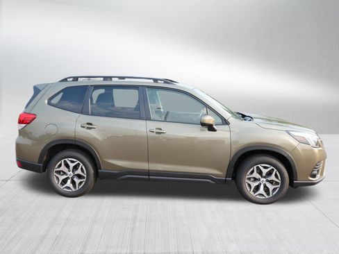 Used 2023 Subaru Forester Premium AWD/4WD image 8