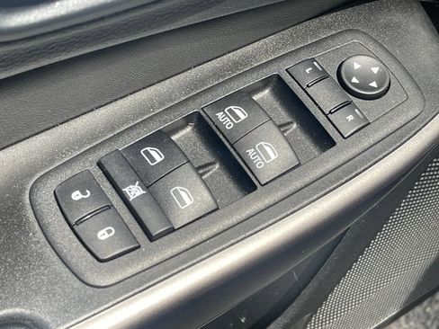 Used 2019 Jeep Cherokee Latitude Plus w/ Comfort/Convenience Group AWD/4WD image 12