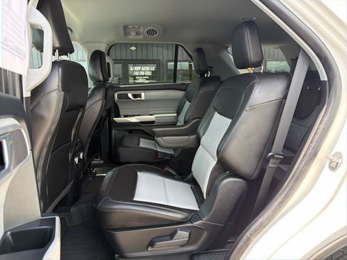 Used 2023 Ford Explorer XLT w/ Equipment Group 202A AWD/4WD image 16