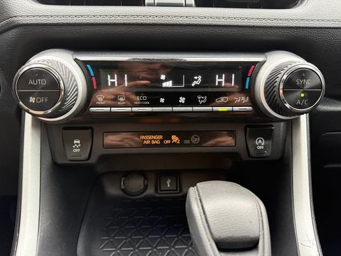 Used 2020 Toyota RAV4 XLE image 23