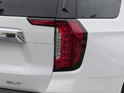 Used 2021 GMC Yukon SLT w/ SLT Luxury Plus Package image 6