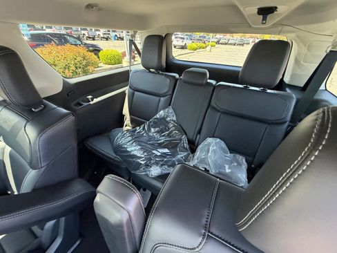 New 2026 Ford Expedition Max Platinum w/ Driver's Package AWD/4WD image 16