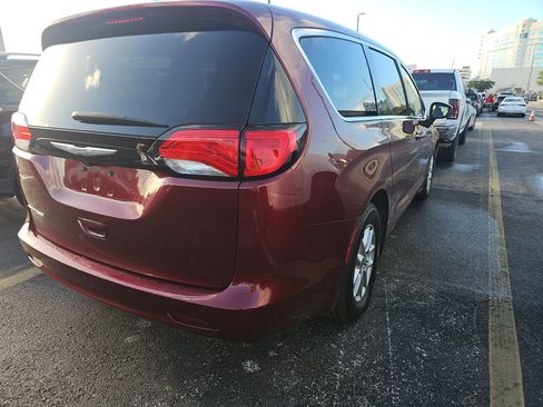 Used 2023 Chrysler Voyager LX FWD image 6
