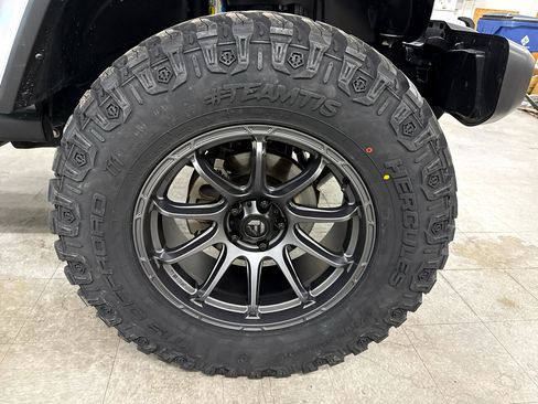 Used 2022 Jeep Gladiator Sport image 45