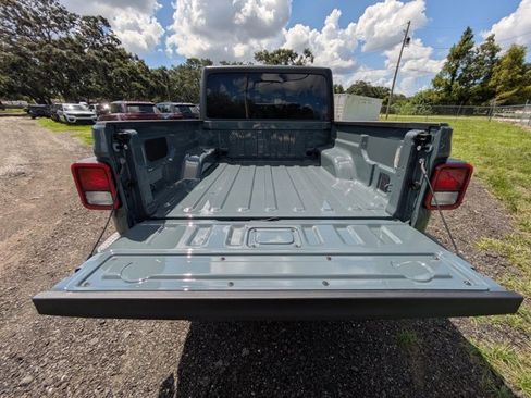 New 2025 Jeep Gladiator Sport image 11