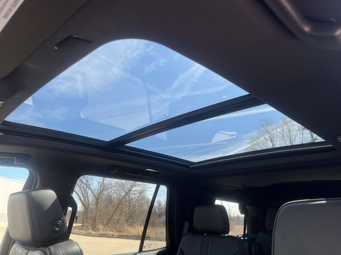 Used 2022 Chevrolet Tahoe RST w/ Luxury Package image 36