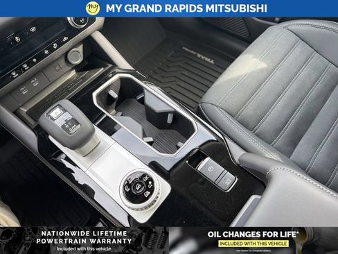 New 2026 Mitsubishi Outlander AWD image 21