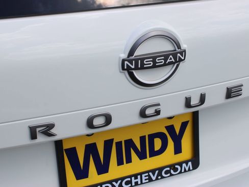 Used 2024 Nissan Rogue S FWD image 28
