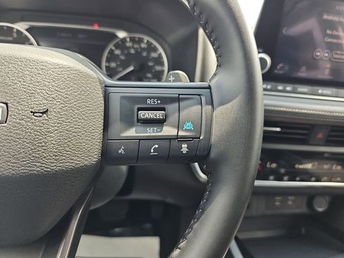 Used 2025 Nissan Rogue SV FWD image 18
