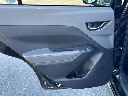 Used 2024 Subaru Crosstrek 2.5i Limited w/ Crosstrek Mirror Package AWD/4WD image 18