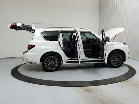 Used 2022 Nissan Armada Platinum image 16