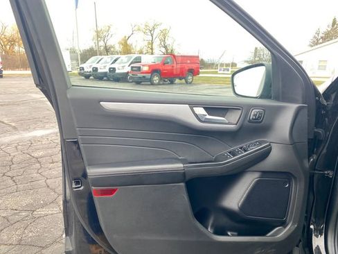 Used 2025 Ford Escape Platinum image 17