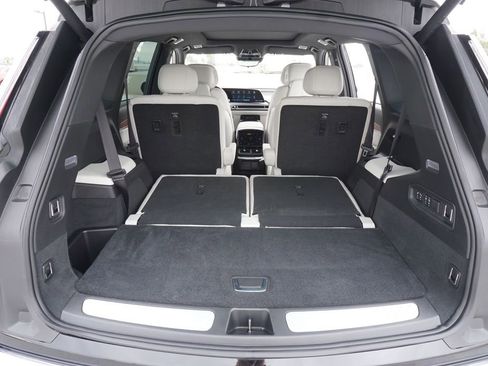 Certified 2026 Cadillac Vistiq Luxury image 8