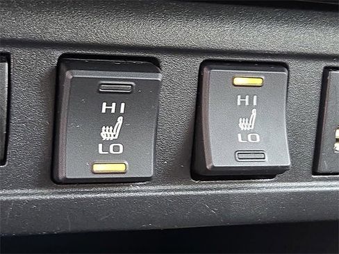 Certified 2022 Toyota Corolla Cross XLE image 24