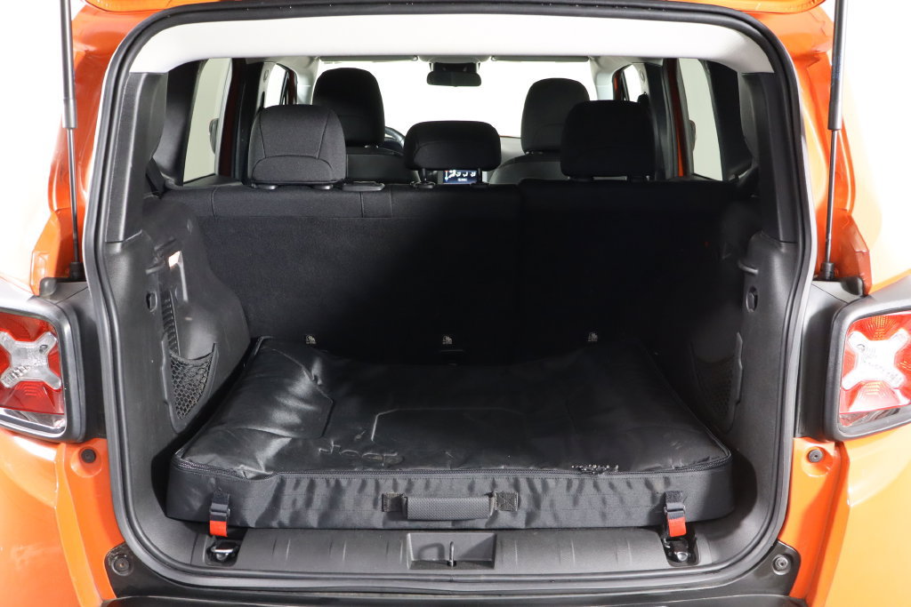 Used 2020 Jeep Renegade Altitude w/ UConnect 8.4 Nav Group AWD/4WD image 17