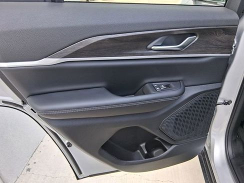 New 2026 Jeep Grand Cherokee Altitude RWD image 20