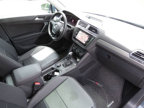 Used 2020 Volkswagen Tiguan SEL AWD/4WD image 14