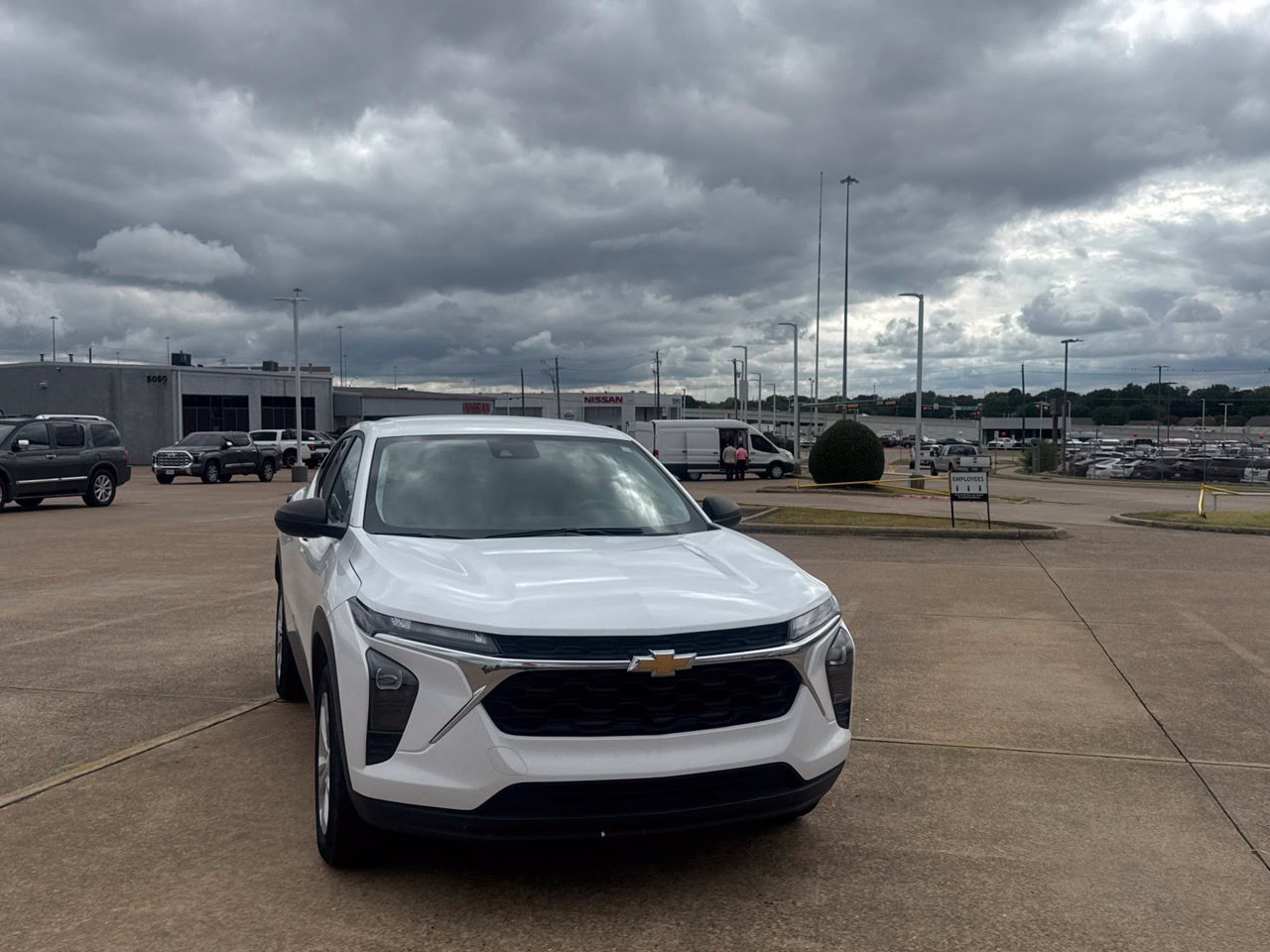 Used 2025 Chevrolet Trax LS FWD image 4