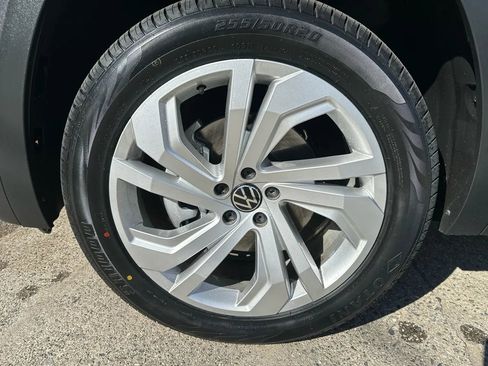 Used 2021 Volkswagen Atlas SE image 16