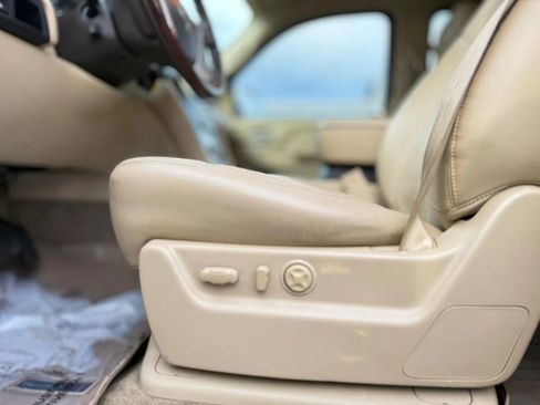 Used 2013 Cadillac Escalade Premium image 11