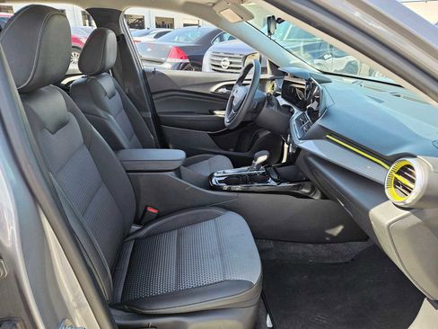 Used 2025 Chevrolet Trax LT image 19