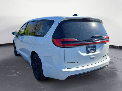 Used 2024 Chrysler Pacifica Limited FWD image 4