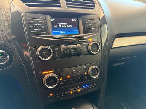 Used 2018 Ford Explorer XLT image 17
