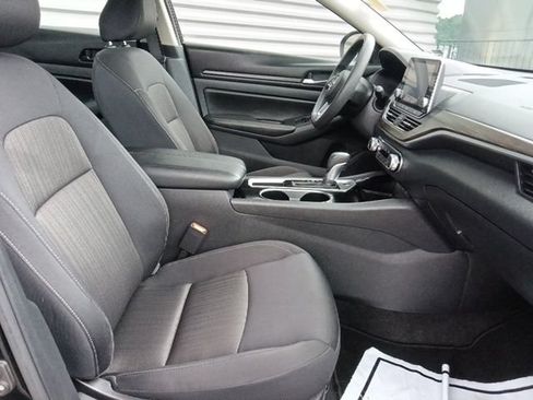 Used 2024 Nissan Altima 2.5 SV FWD image 29