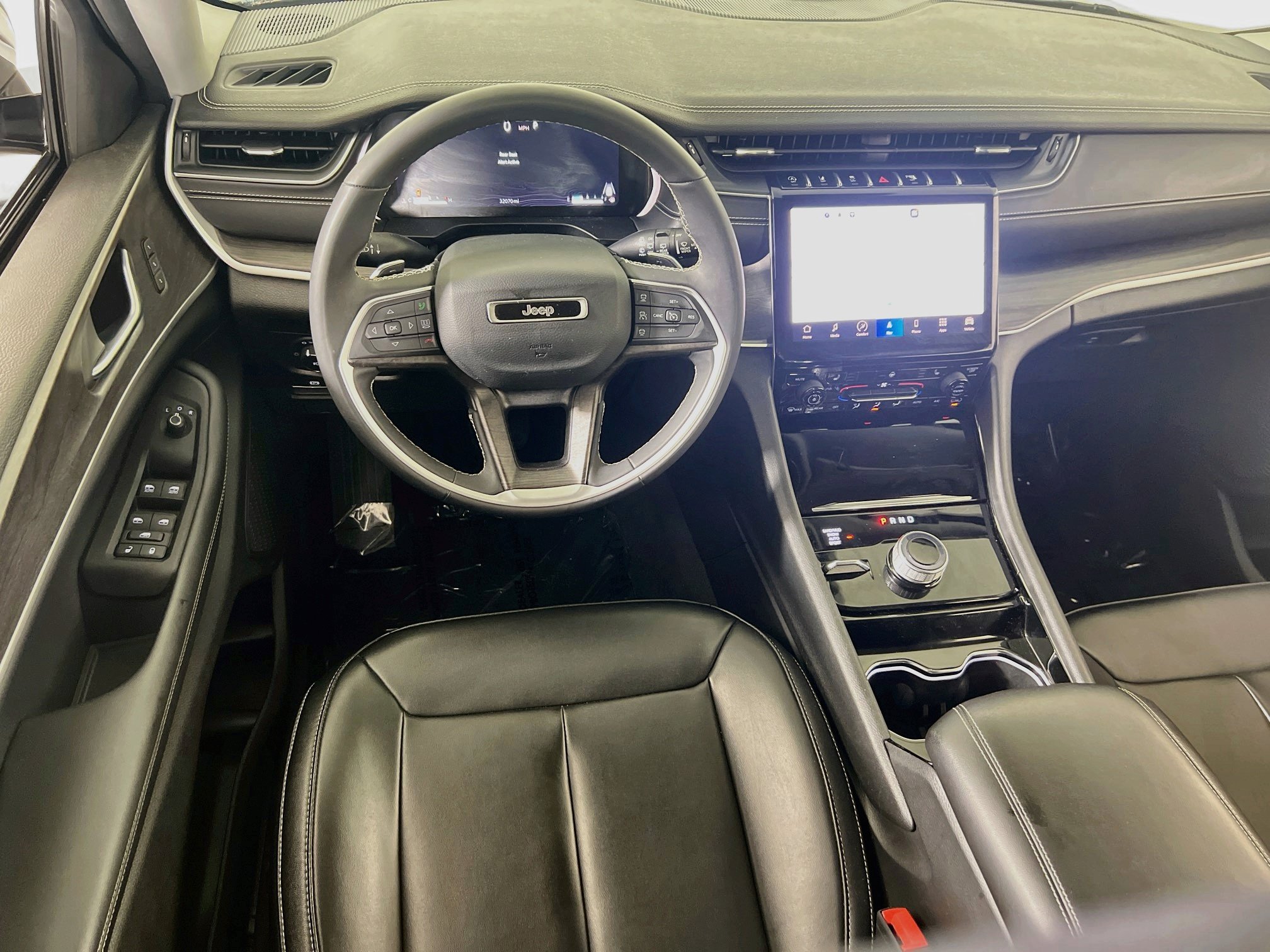 Used 2023 Jeep Grand Cherokee Limited AWD/4WD image 22