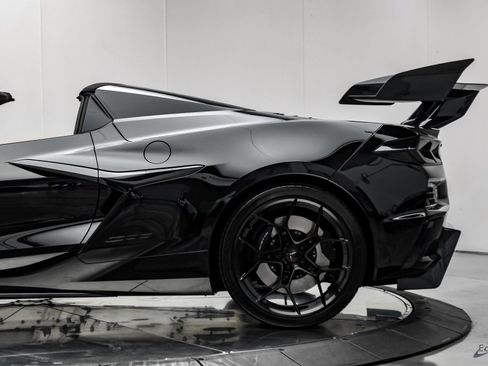 Used 2025 Chevrolet Corvette Z06 RWD image 11
