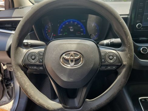 Used 2022 Toyota Corolla LE FWD image 18