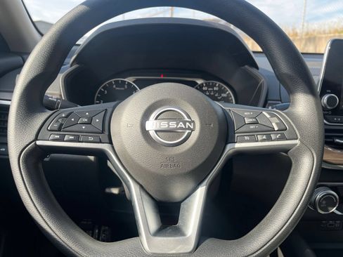 Used 2025 Nissan Altima 2.5 SV FWD image 28