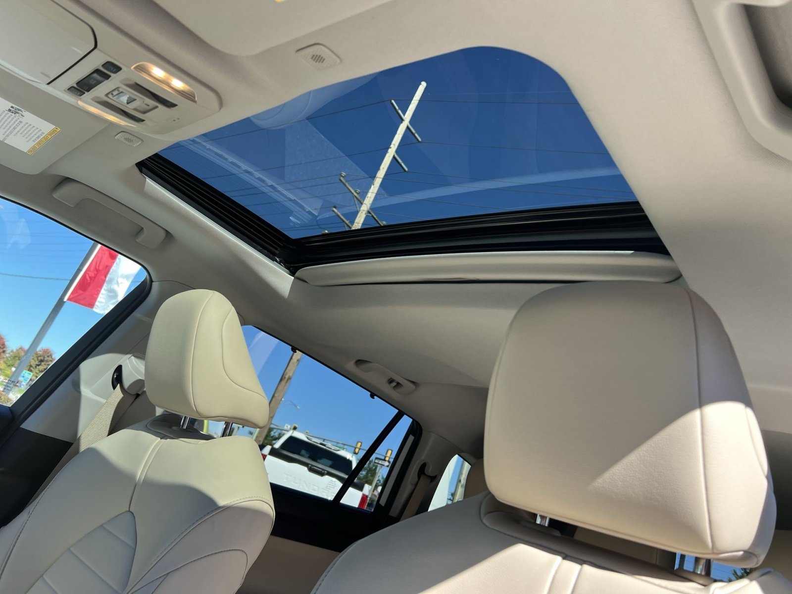 Used 2023 Toyota Highlander XLE FWD image 23
