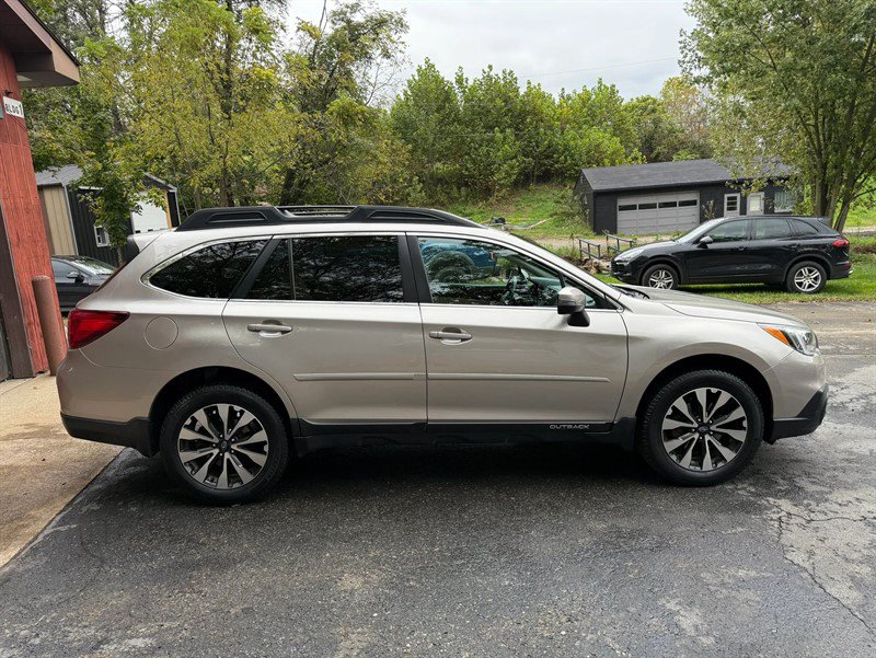 Used 2016 Subaru Outback 2.5i Limited AWD/4WD image 7