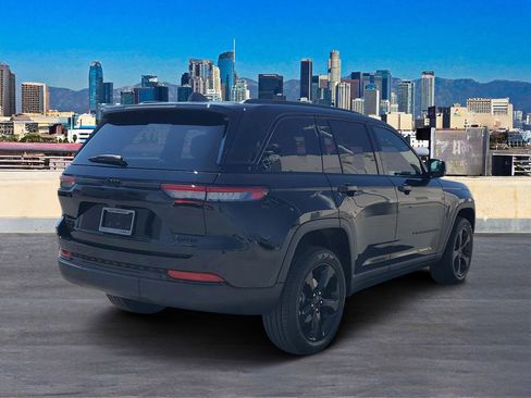 New 2025 Jeep Grand Cherokee Limited w/ Black Appearance Package image 4