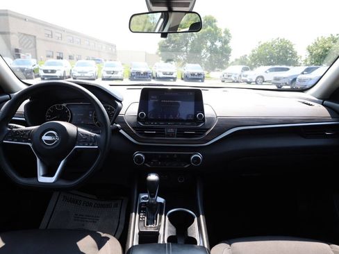 Used 2024 Nissan Altima 2.5 SV FWD image 14