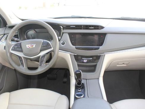 Used 2020 Cadillac XT5 Premium Luxury image 18