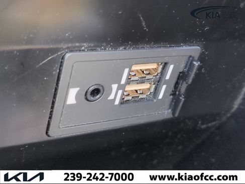 Used 2019 Lexus UX 200 image 21