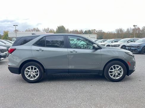 Used 2023 Chevrolet Equinox LS w/ LS Convenience Package image 7