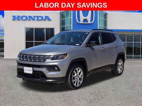 Used 2022 Jeep Compass Latitude AWD/4WD image 7
