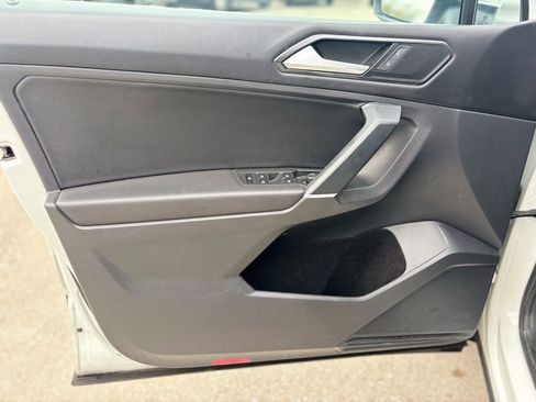 Used 2018 Volkswagen Tiguan SE image 9