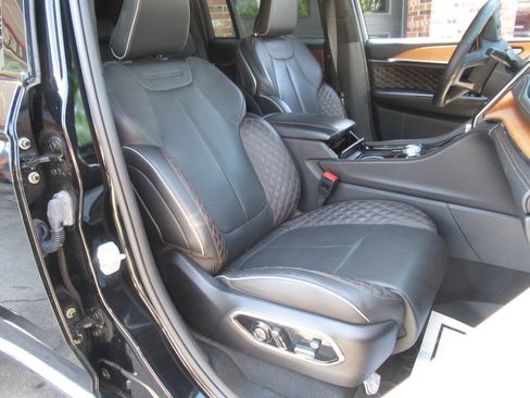 Used 2023 Jeep Grand Cherokee Summit AWD/4WD image 5