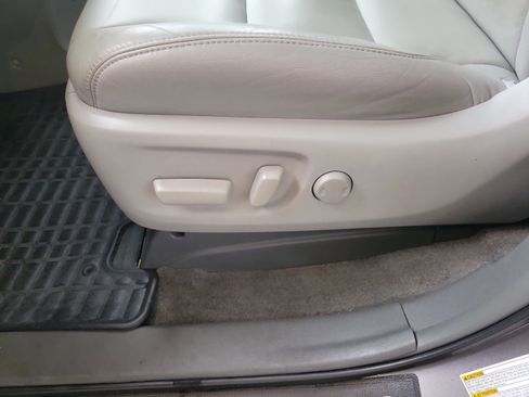 Used 2015 Toyota Sienna XLE image 28