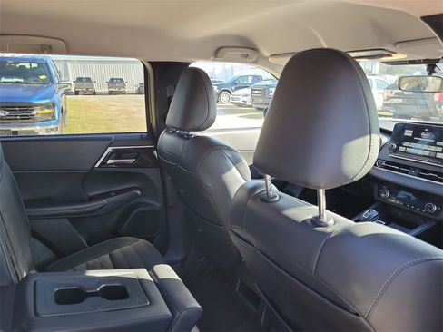 Used 2024 Mitsubishi Outlander SE image 33